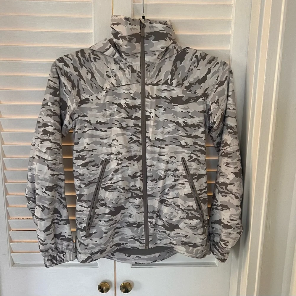 Lululemon Size 2 - Here to Move jacket White Camo - Picture 1 of 6